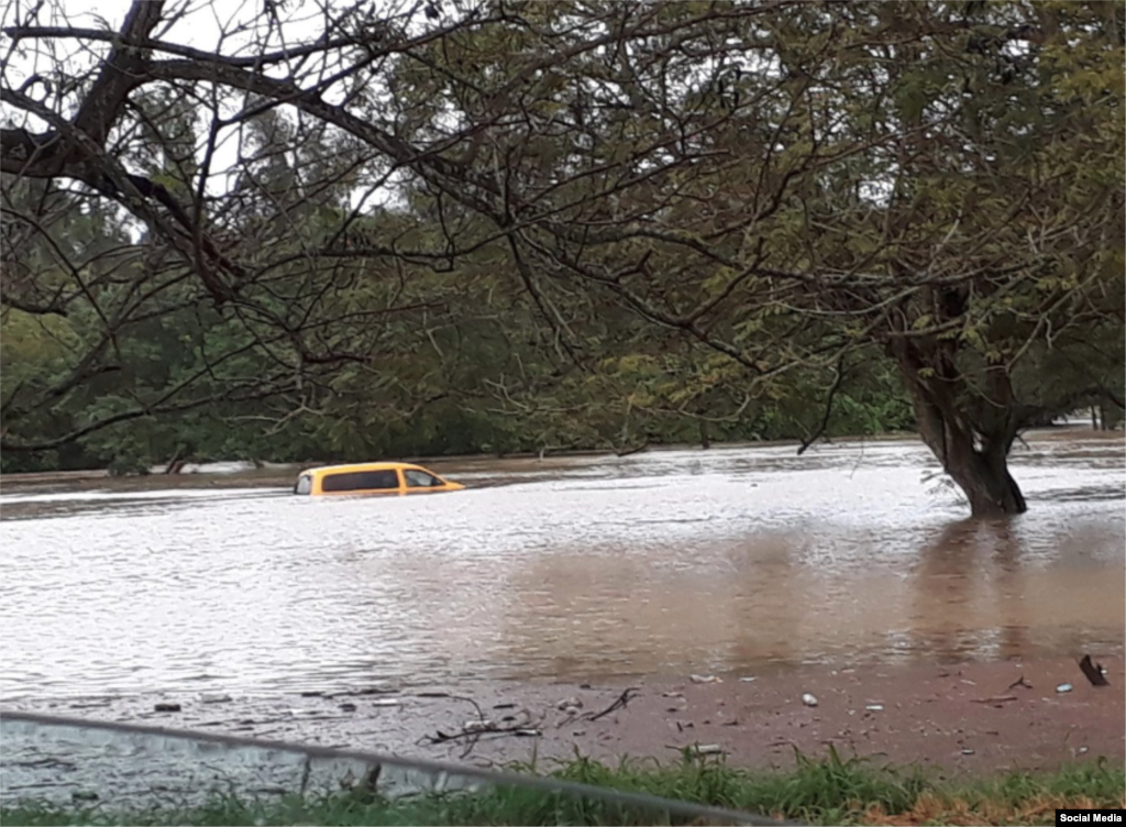 Las lluvias provocaron fuertes inundaciones y varios derrumbes en La Habana.