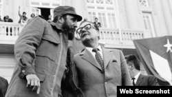 Fidel Castro visitó tres semanas a su amigo Salvador Allende en Chile, en noviembre de 1971.