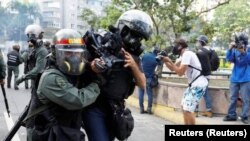 Acciones represivas en Venezuela contra la prensa (Reuters).