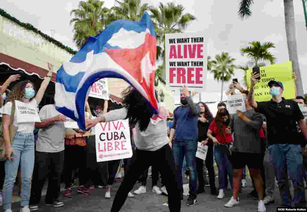 Cubanos exiliados dan su apoyo al movimiento San Isidro.