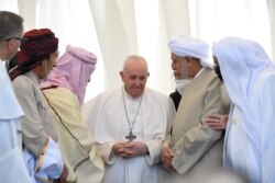 El papa Francisco asiste a una oración interreligiosa en el antiguo sitio arqueológico de Ur, que tradicionalmente se cree que es el lugar de nacimiento de Abraham, en Ur, cerca de Nassiriya, Irak, el 6 de marzo de 2021. [Foto: Vía Reuters]