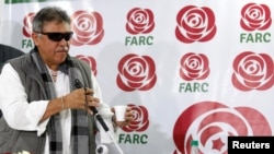 Jesús Santrich en conferencia de prensa en Bogotá el 16 de noviembre de 2017. Foto REUTERS/Jaime Saldarriaga