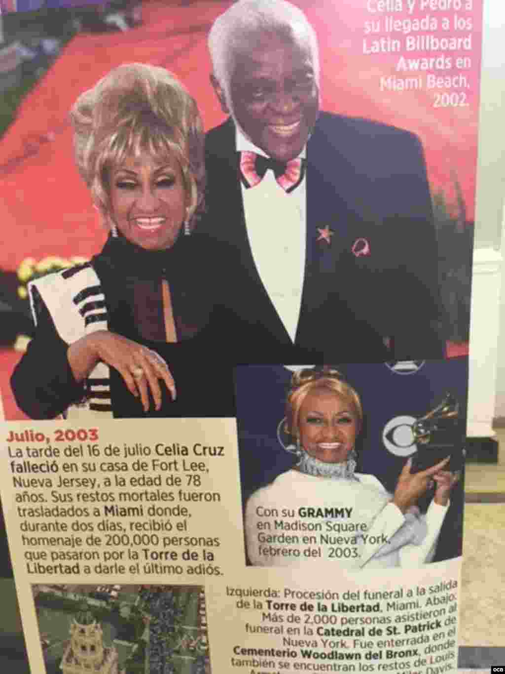 Fotos y otros objetos personales de Celia Cruz, en la exhibición del Cementerio Woodlawn. (Foto: Carmen María Rodríguez)