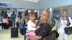 Llega a Miami, Alexa, la niña que perdió las piernas por negligencia médica