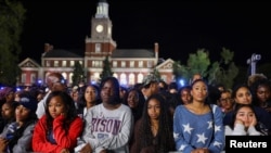 La noche de las elecciones presidenciales de Estados Unidos de 2024 en la Universidad Howard, en Washington