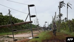 El tendido eléctrico derribado por el huracán Rafael in Güira de Melena, Artemisa.