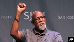 John Carlos, el 17 de octubre de 2018, en San José, California, en el aniversario 50 de su protesta. (AP/Tony Avelar).