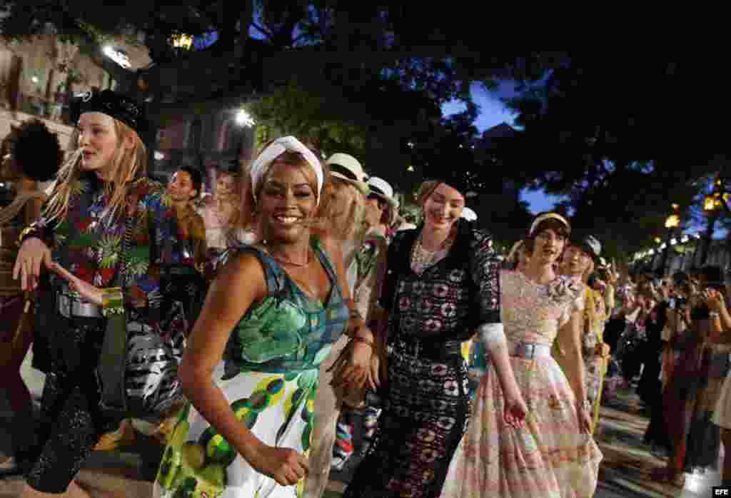 Las modelos que participaron en el primer desfile de la casa de modas Chanel.