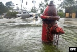 Florence dejó calles inundadas a su paso por las Carolinas.