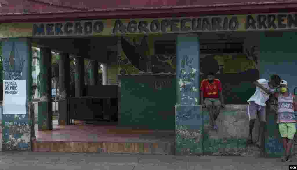 Perd&#243;n Espa&#241;ol en las calles de La Habana, obra del artista Abel Azcona