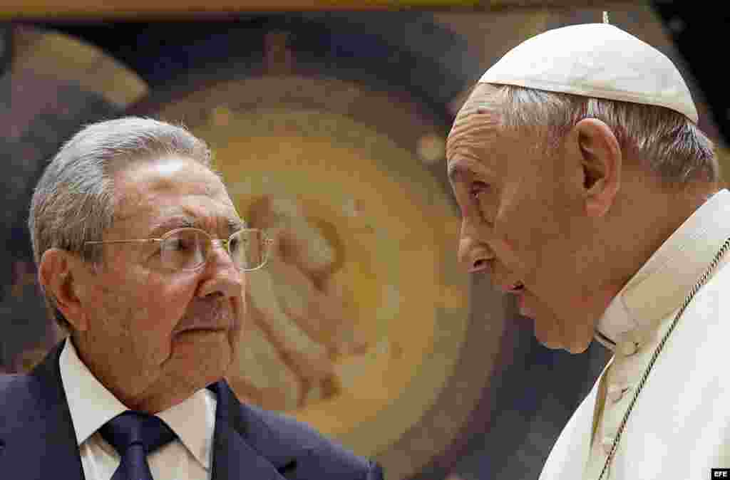 Visita de Raúl Castro al Vaticano. 