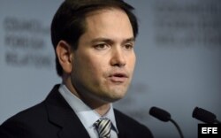 El aspirante presidencial republicano Marco Rubio habla sobre su política exterior durante un acto celebrado en mayo de 2015, en el Concejo de Relaciones Exteriores en Nueva York (EE.UU.)