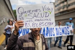 Trabajadores de hospitales protestan en Caracas.