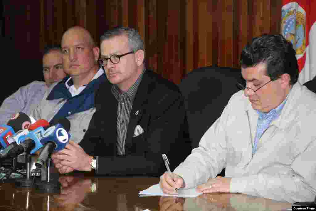 Participantes de la conferencia de prensa