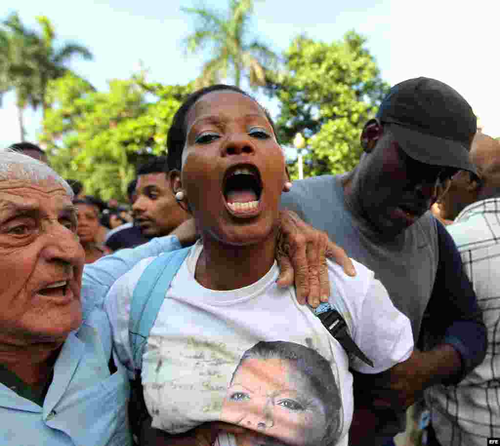 Las disidentes cubanas "Damas de Blanco" sufrieron un duro hostigamiento por parte de seguidores del Gobierno de la isla cuando intentaban congregarse en un concurrido punto de La Habana para iniciar una caminata por el "Día Internacional de los Derechos 