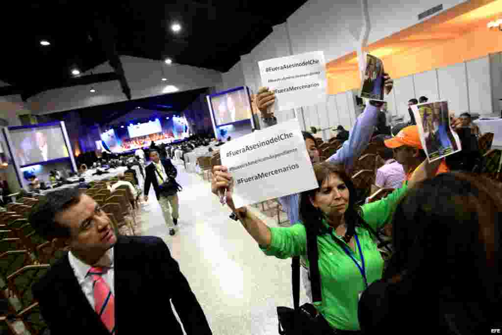 Los integrantes de la delegación oficialista cubana sabotean el &quot;Foro de la sociedad civil y actores sociales&quot;.