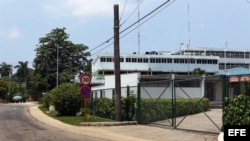 Fotografía del centro policial "100 y Aldabó" donde se encuentra ingresado el español Ángel Carromero, bajo régimen de prisión provisional ante indicios de un delito de homicidio en La Habana.