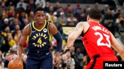 Duelo entre los Indiana Pacers y los Toronto Raptors.