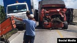 Accidente ocurrido en febrero de 2022 en Sibanicú y Jimbambay, en la provincia de Camagüey, interrumpiendo el tránsito vehicular por ese tramo de la Carretera Central de Cuba.