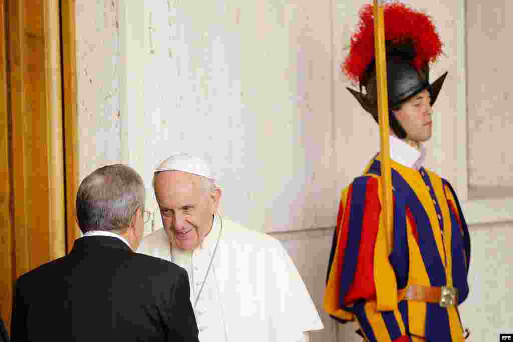 Despedida de Raúl Castro del Vaticano. 