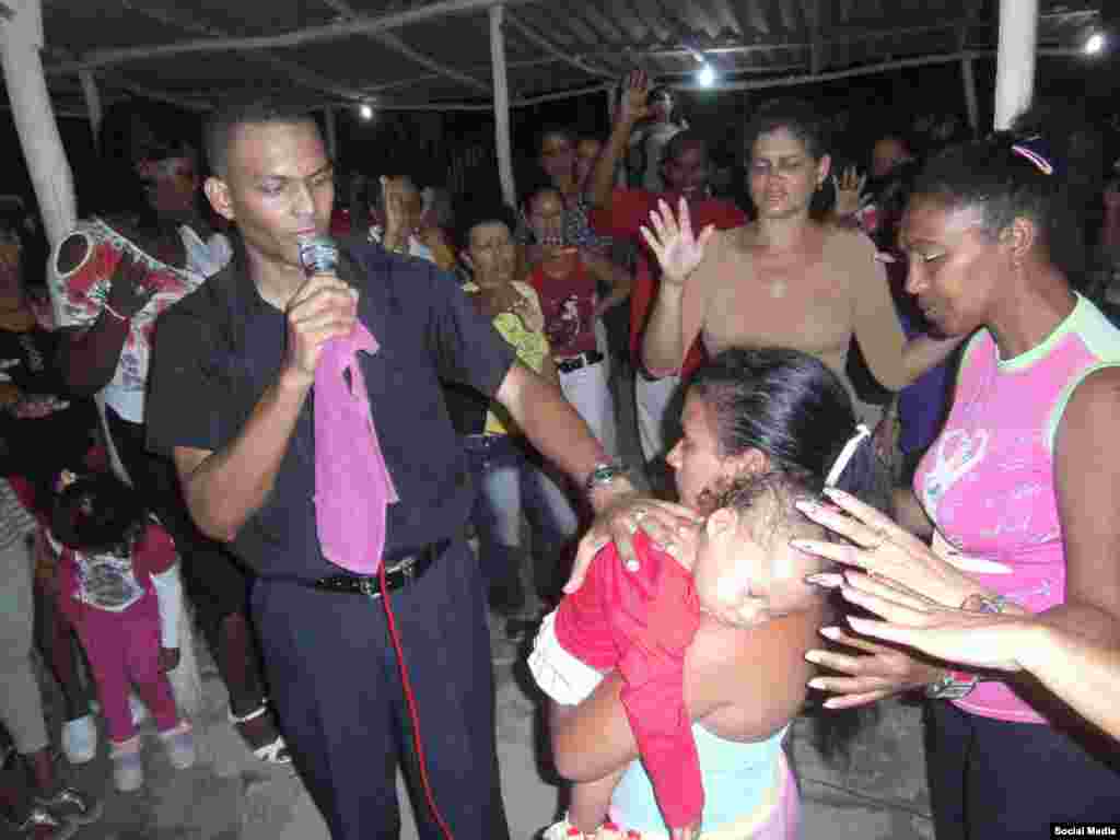 Pastor Alain Toledano en El Salao, Santiago de Cuba.. 