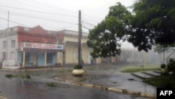 Huracán Rafael toca tierra en Cuba
