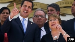 Michele Bachelet, Alta Comisionada de Derechos Humanos de la ONU, junto al presidente interino de Venezuela Juan Guaidó, en junio de 2019