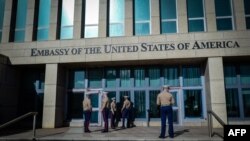 Marines de EEUU en las afueras de la Embajada de EEUU en La Habana. (Archivo)